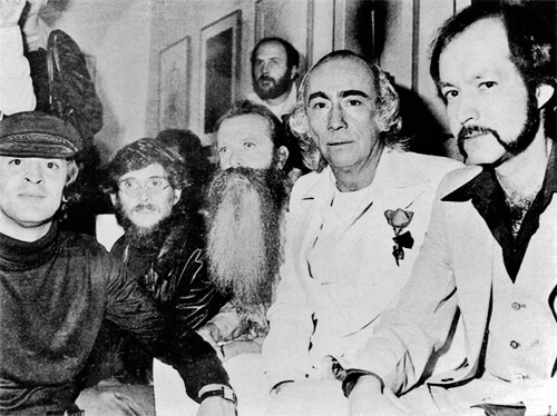 Pablus Gallinazo, Eduardo Escobar, Samuel Ceballos, Elmo Valencia y Jotamario Arbeláez en El Café de los Poetas (1976).